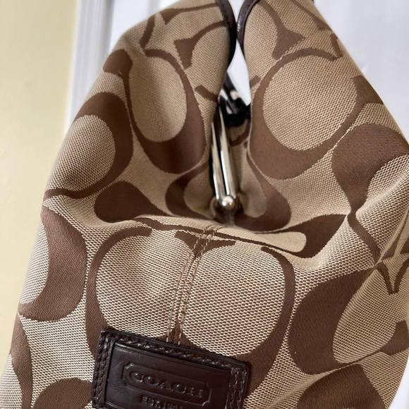 GUC,  Coach Large Brown 'C' Hand Bag, very spacious! - Picture 5 of 12